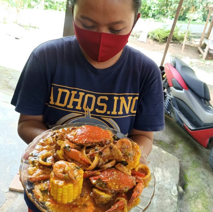 Seafood Kepiting Saos Padang Milik Rima Siap Manjakan Lidah Penikmatnya